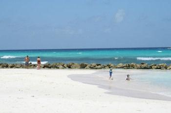 Southern Surf Beach Apartments Rockley Bagian luar foto