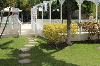 Southern Surf Beach Apartments Rockley Bagian luar foto