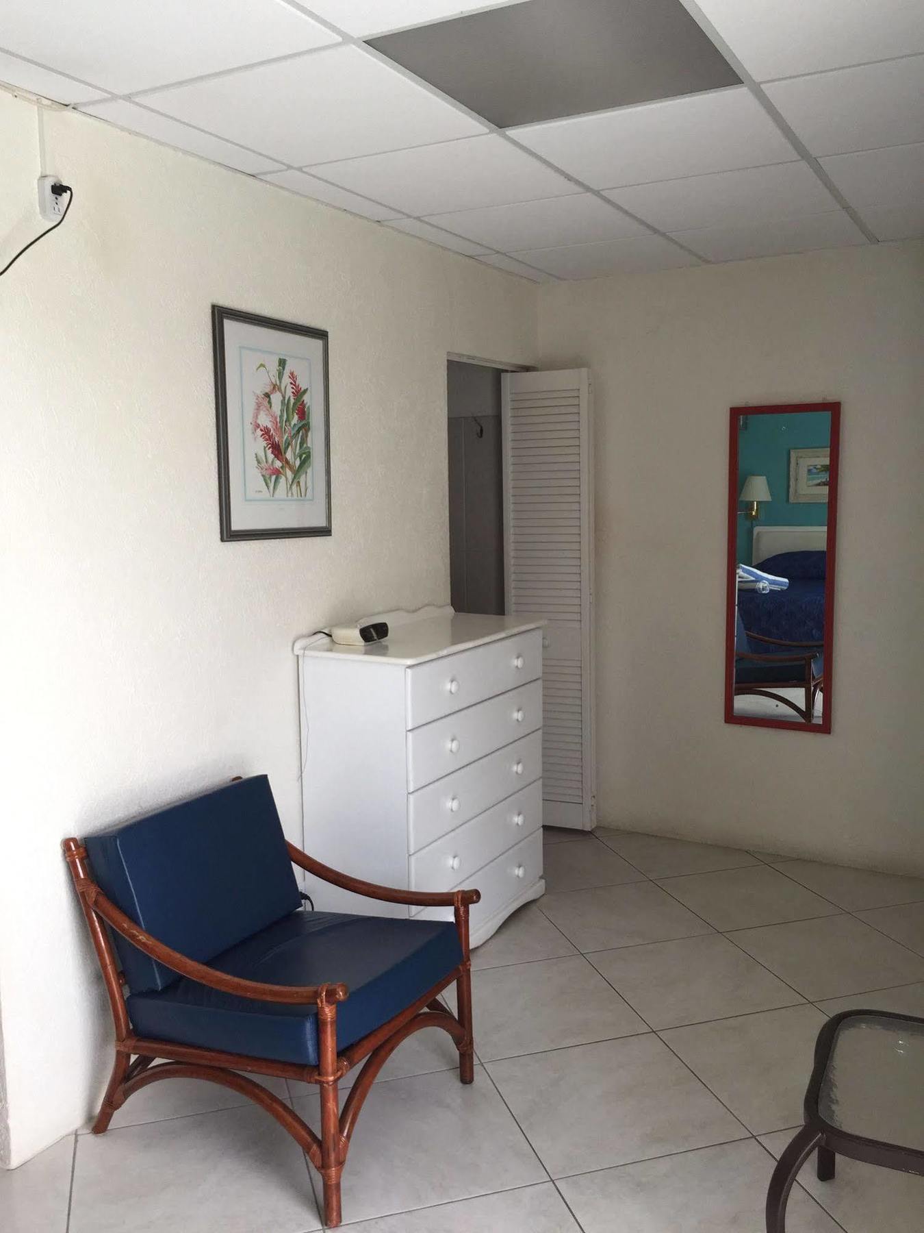 Southern Surf Beach Apartments Rockley Bagian luar foto