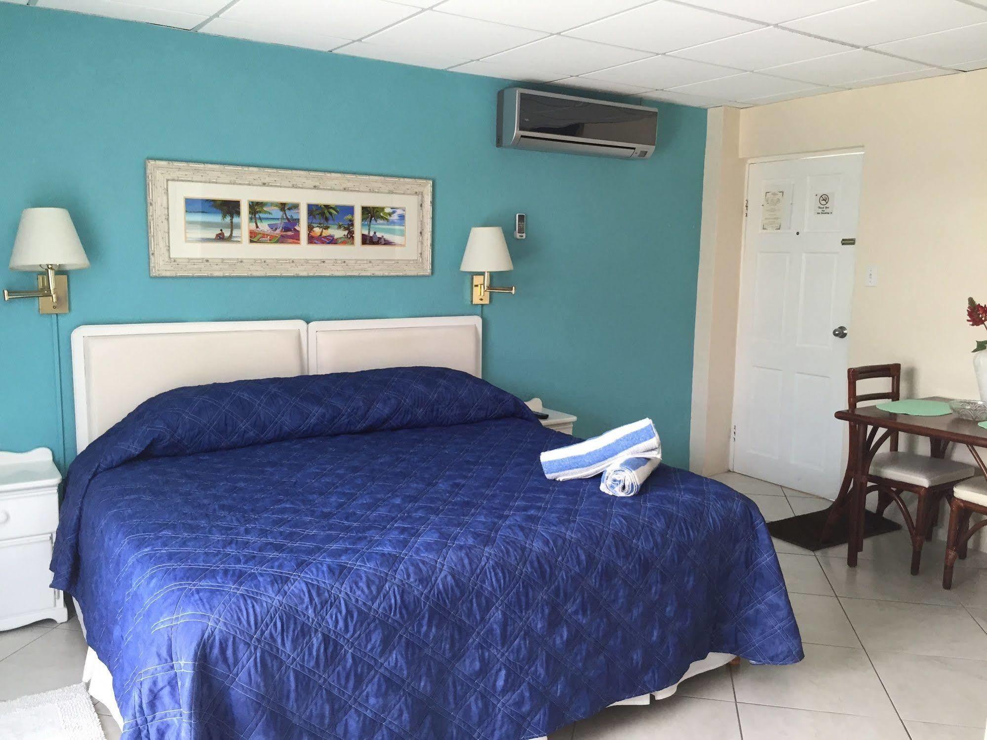 Southern Surf Beach Apartments Rockley Bagian luar foto