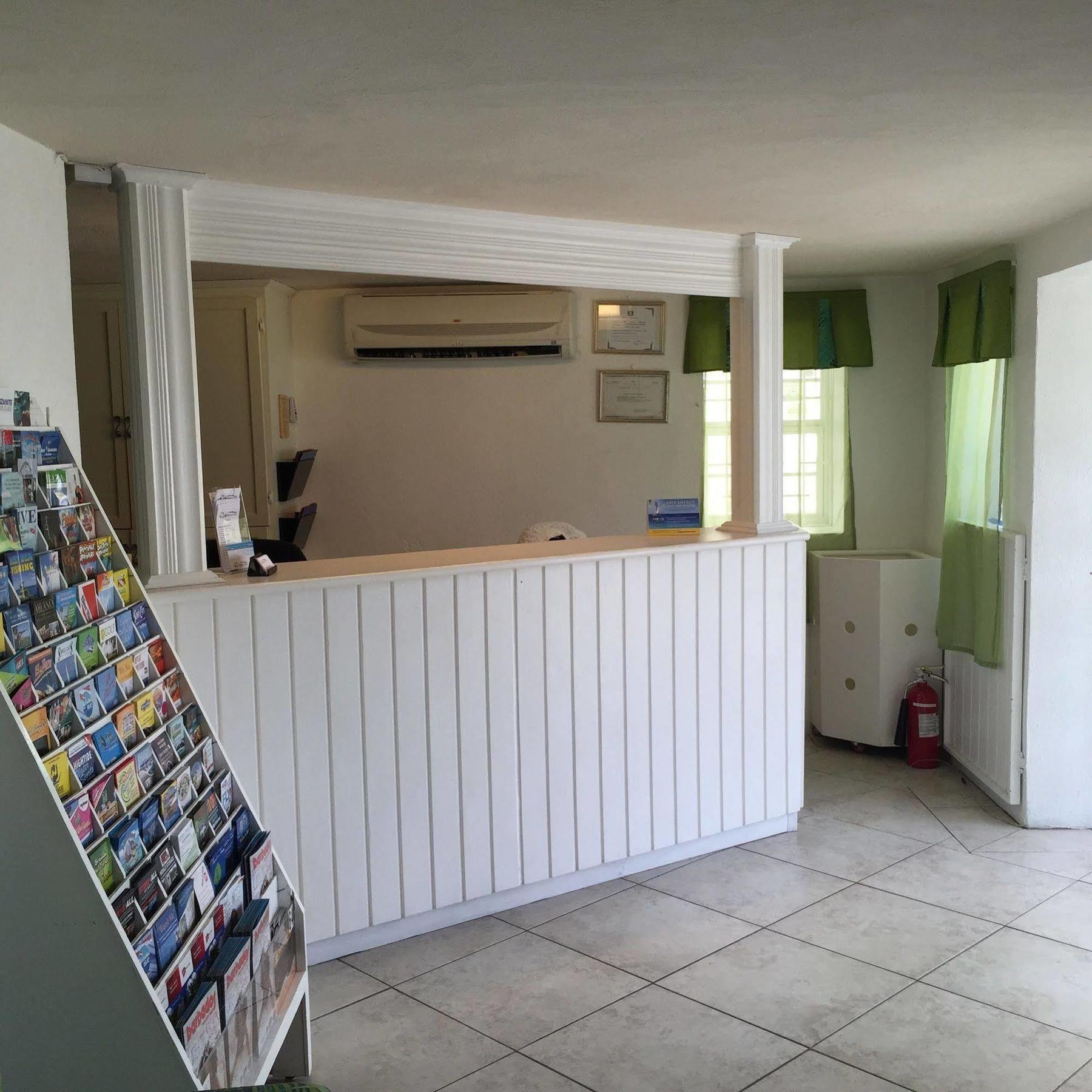 Southern Surf Beach Apartments Rockley Bagian luar foto