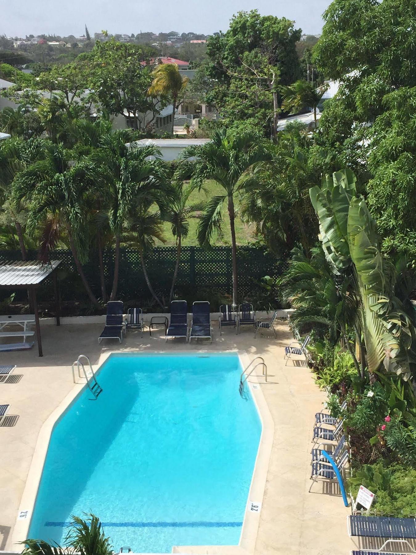 Southern Surf Beach Apartments Rockley Bagian luar foto