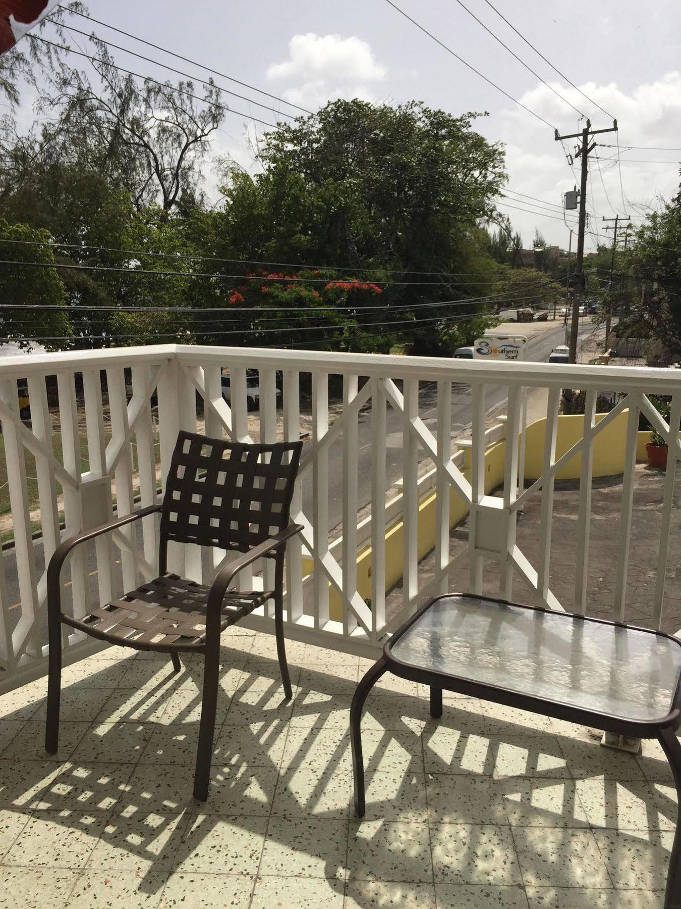 Southern Surf Beach Apartments Rockley Bagian luar foto