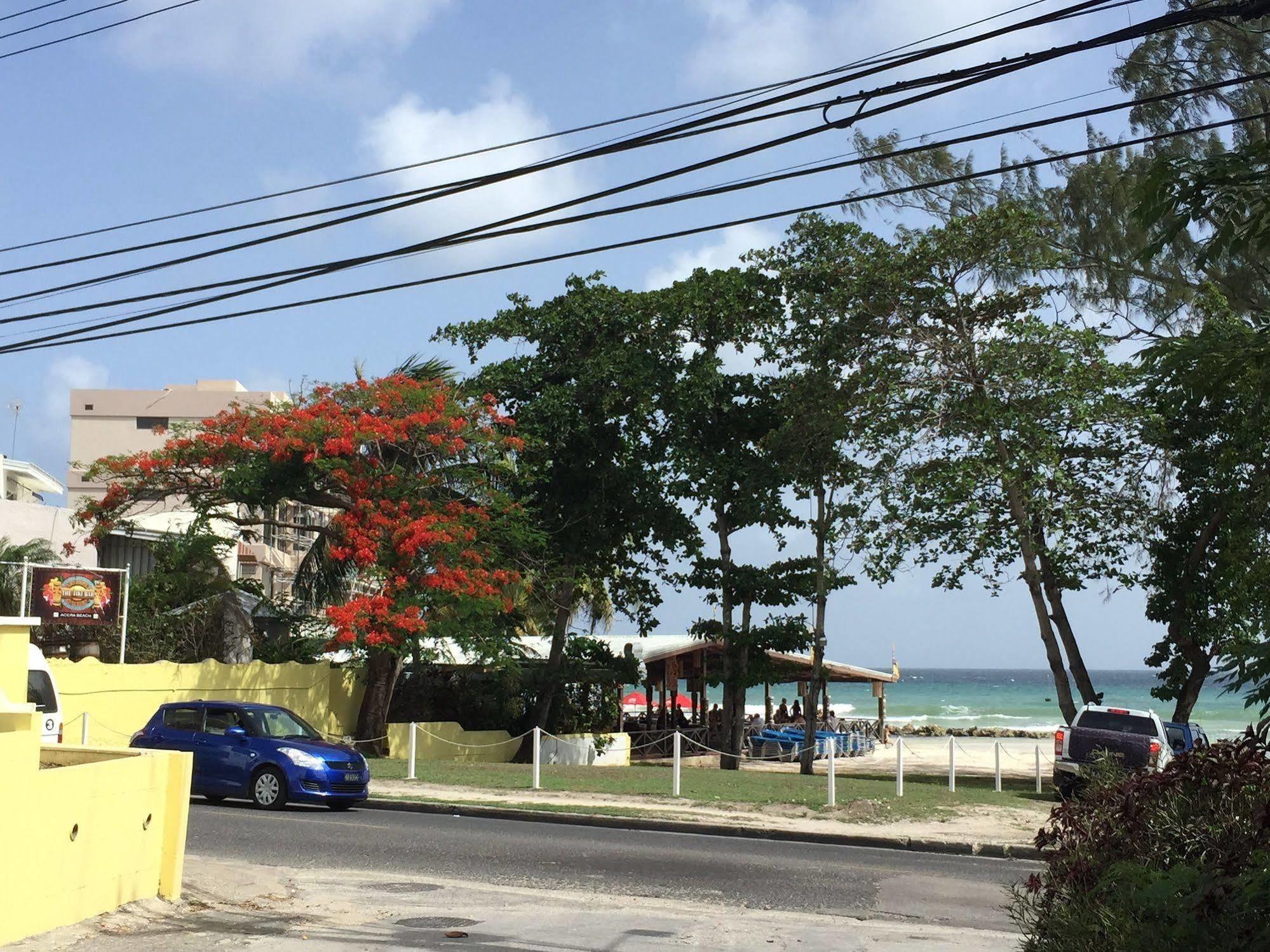 Southern Surf Beach Apartments Rockley Bagian luar foto