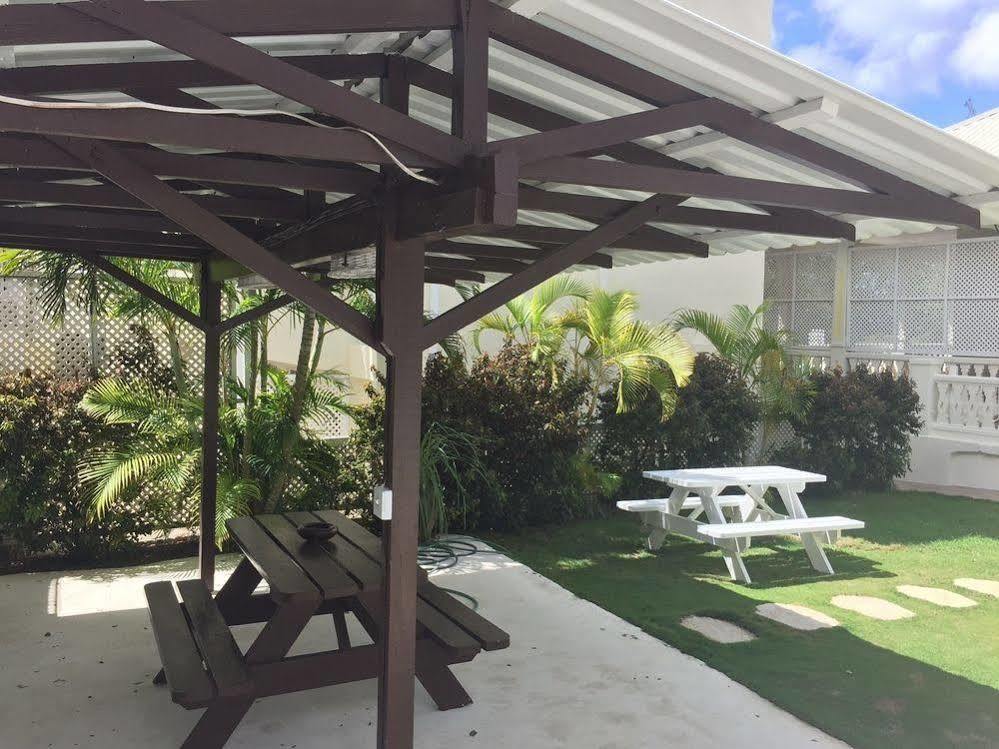 Southern Surf Beach Apartments Rockley Bagian luar foto